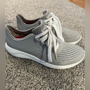 Women’s croc tennis shoes